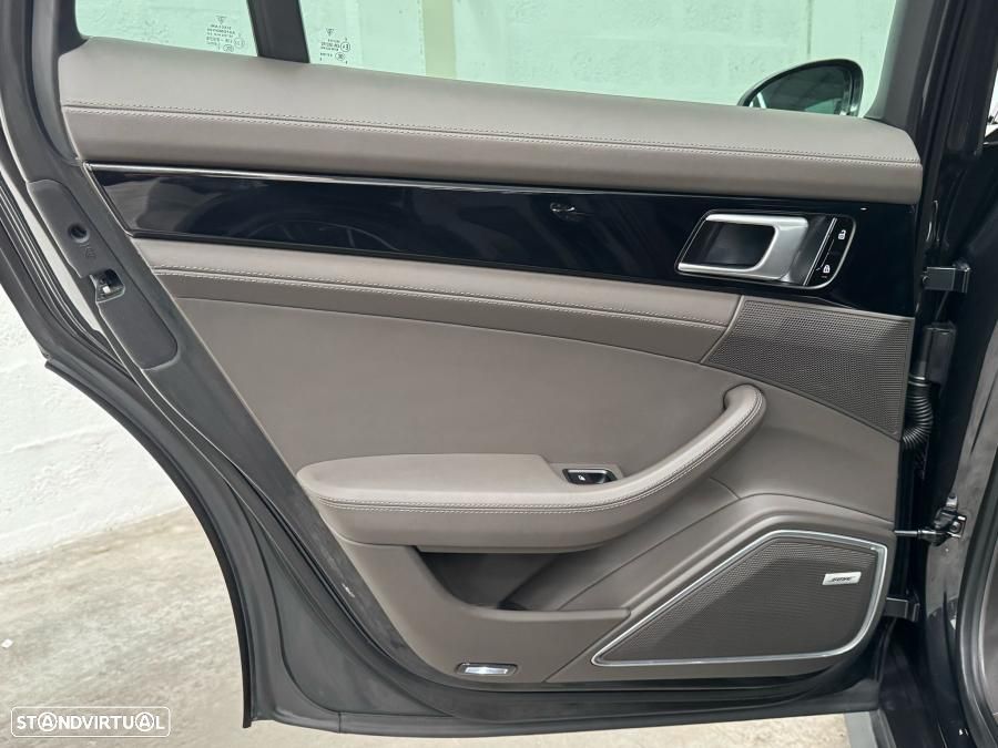 Porsche Panamera 4 E-Hybrid - 56