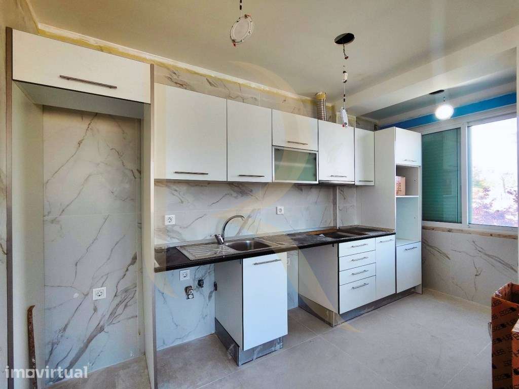 Apartamento T4 remodelado em Laranjeiro - Almada - Grande imagem: 4/26