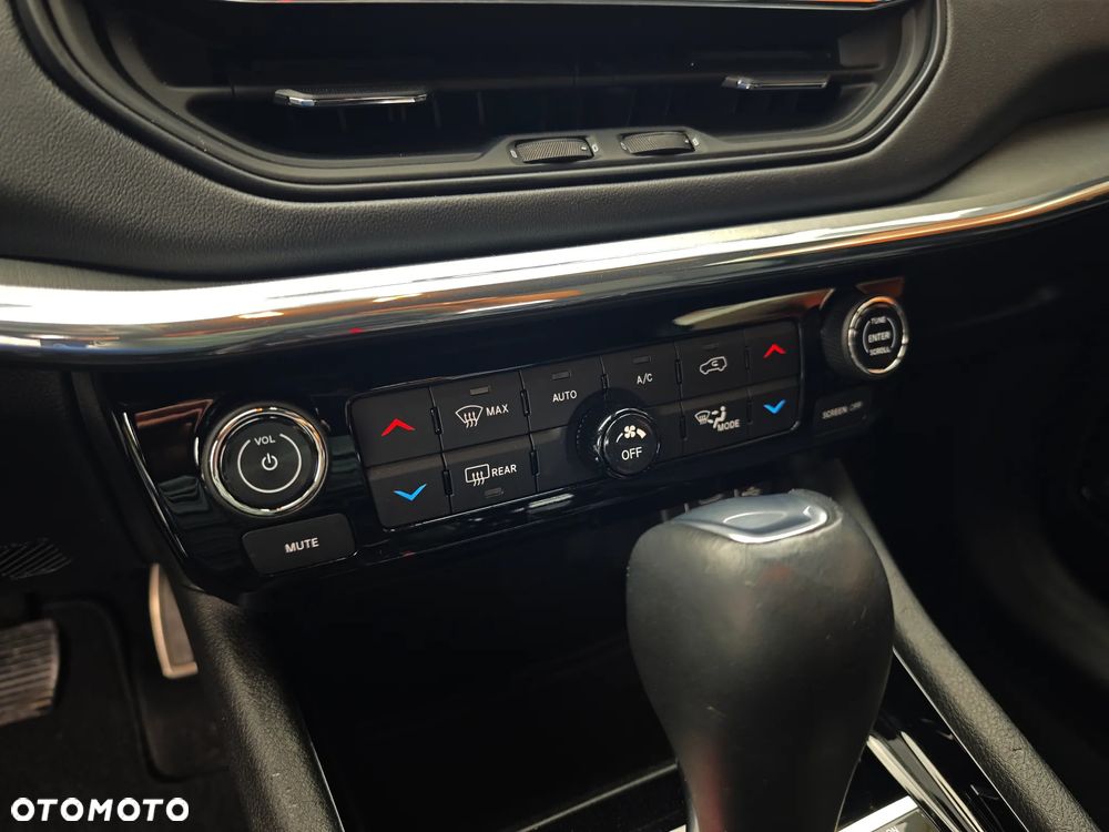 Jeep Compass - 24