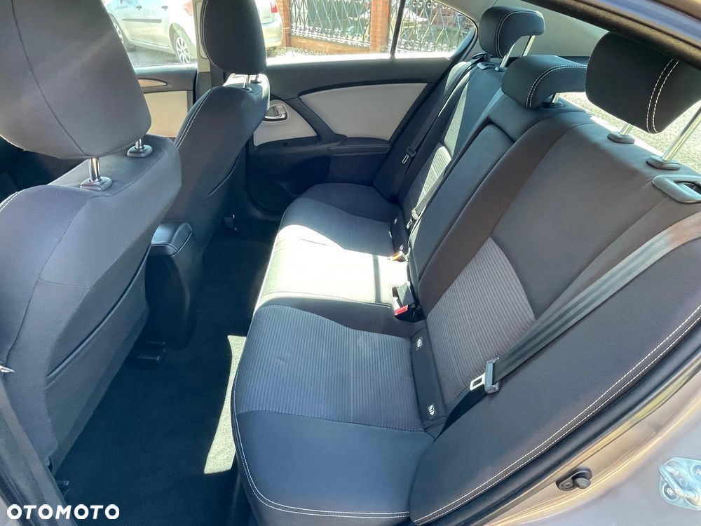 Toyota Avensis - 9