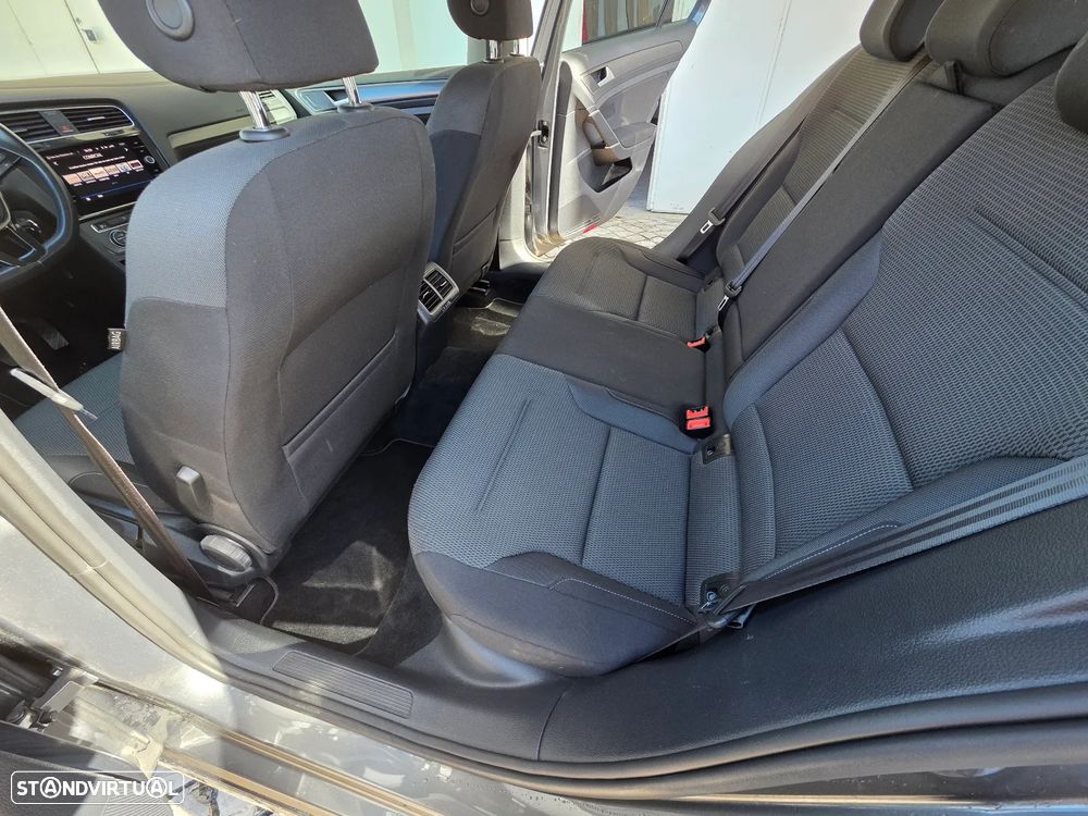 VW Golf 1.6 TDI R-Line - 14