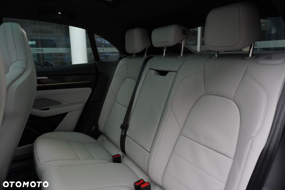 Porsche Macan - 24