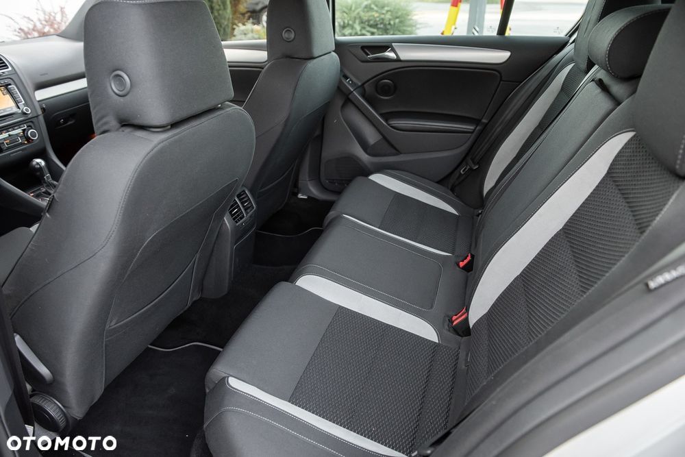 Volkswagen Golf - 24