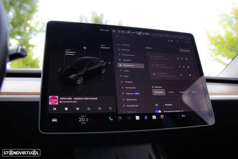 Tesla Model Y - 36