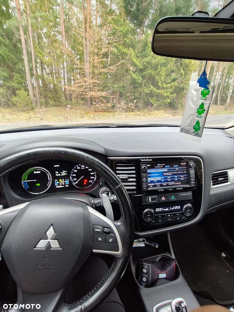 Mitsubishi Outlander - 7