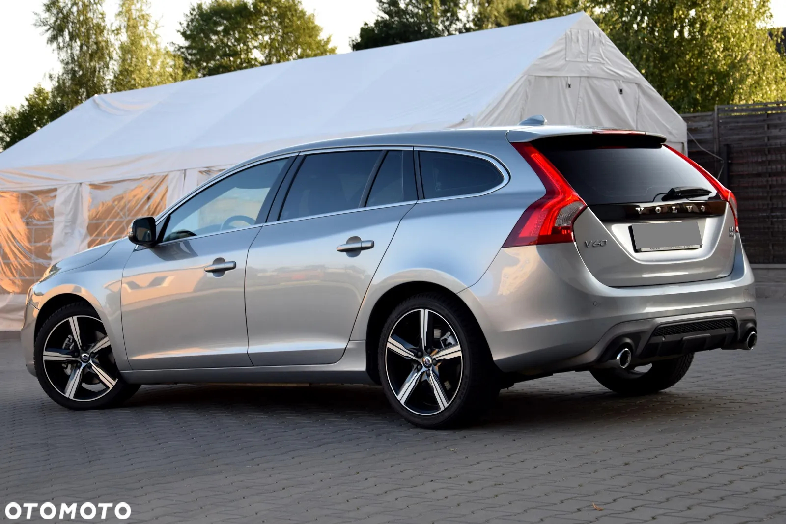 Volvo V60 D5 AWD R-Design Summum - 8
