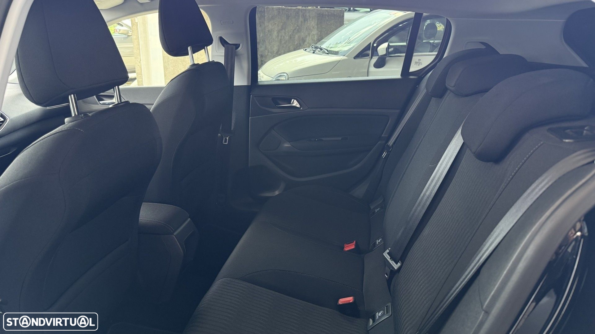 Peugeot 308 1.2 PureTech Allure J17 - 27