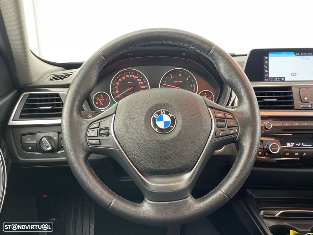 BMW 318 d Auto - 14
