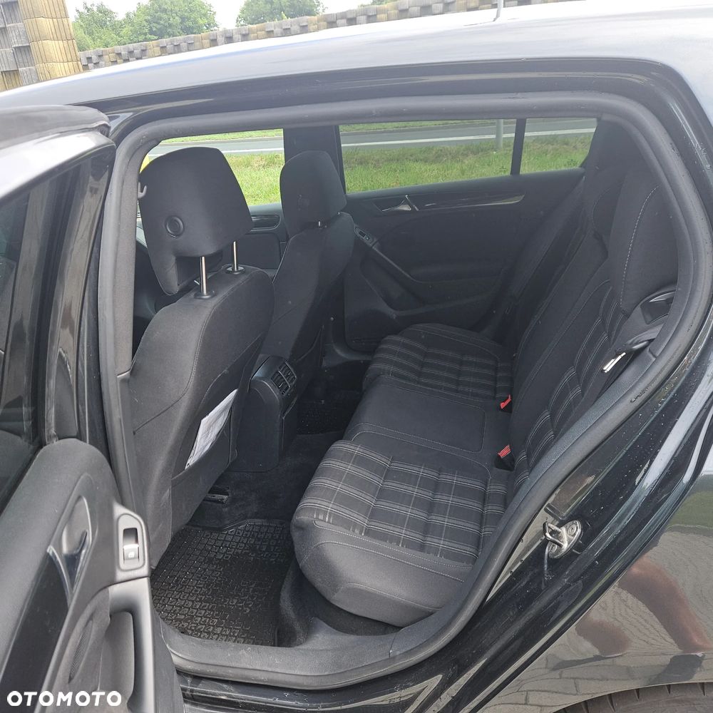 Volkswagen Golf - 8