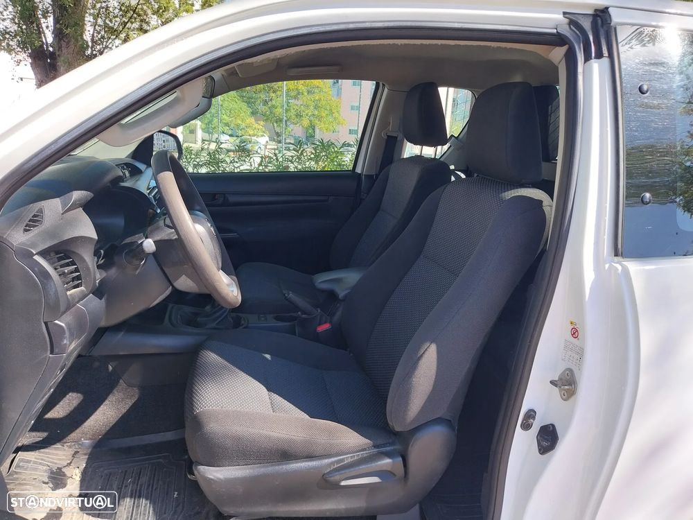 Toyota Hilux 2.4 D-4D 4WD CD CM - 4