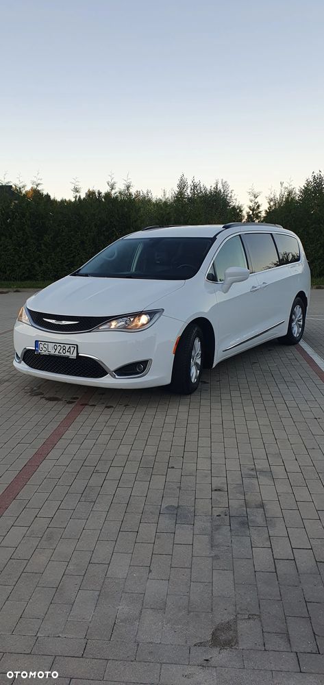 Chrysler Pacifica - 23