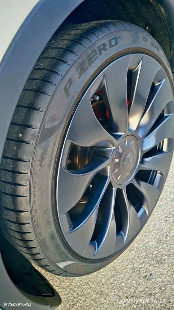 Tesla Model Y Performance Tração Integral - 21