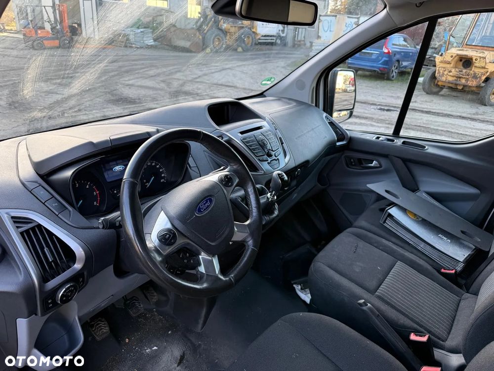 Ford TRANSIT CUSTOM - 11