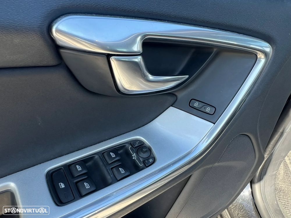 Volvo V60 D2 Geartronic Powershift Momentum - 16
