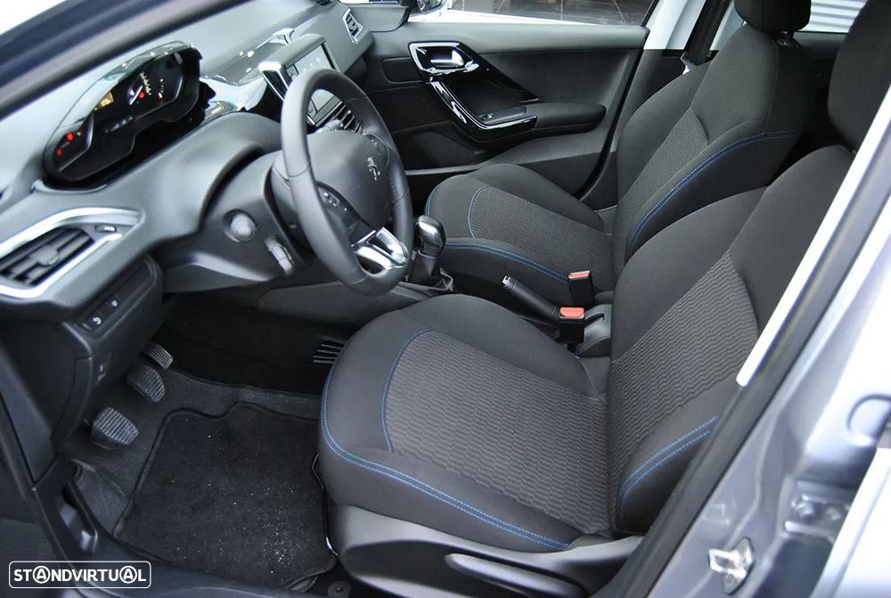 Peugeot 208 1.2 PureTech Signature - 18