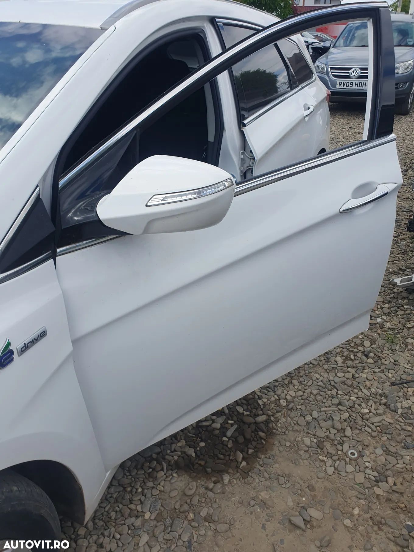 Dezmembrez Hyundai i40 an 2014 motor 1.7 Oglinda oglinzi lampa stop tripla Hayon portbagaj capota motor catalizator filtru particule navigatie cd player panou clima climatronic volanta masa dubla racitor gaze EGR fuzeta etrier stanga dreapta fata spate - 1