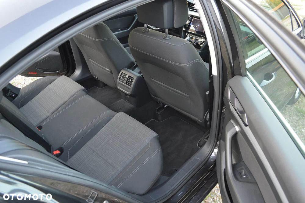 Volkswagen Passat 2.0 TSI Business DSG - 11