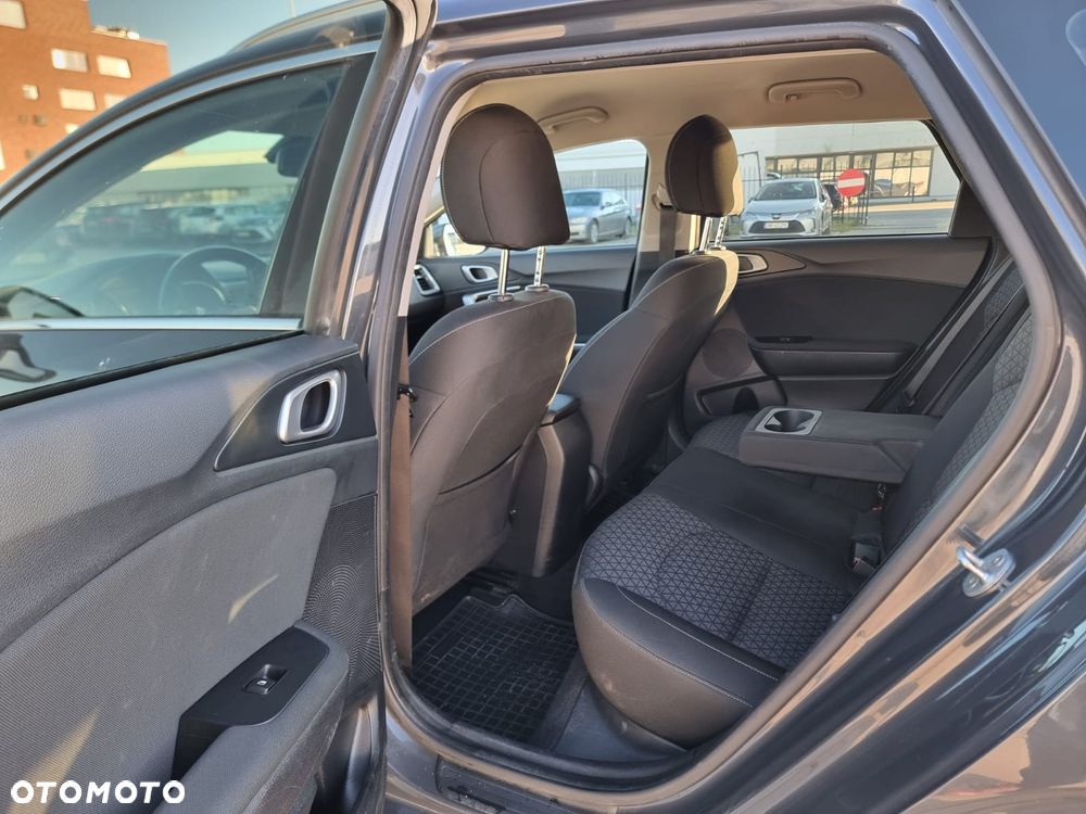 Kia Ceed 1.6 CRDi SCR M - 13