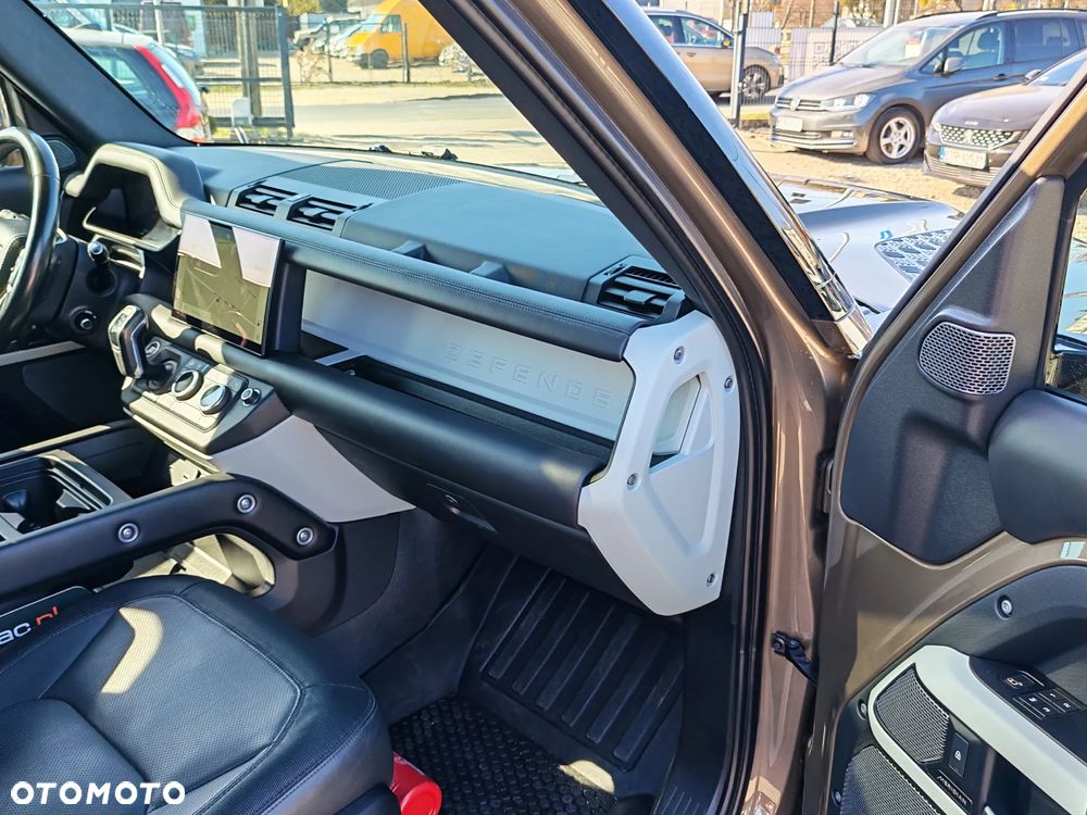 Land Rover Defender 110 D200 X-Dynamic HSE - 26