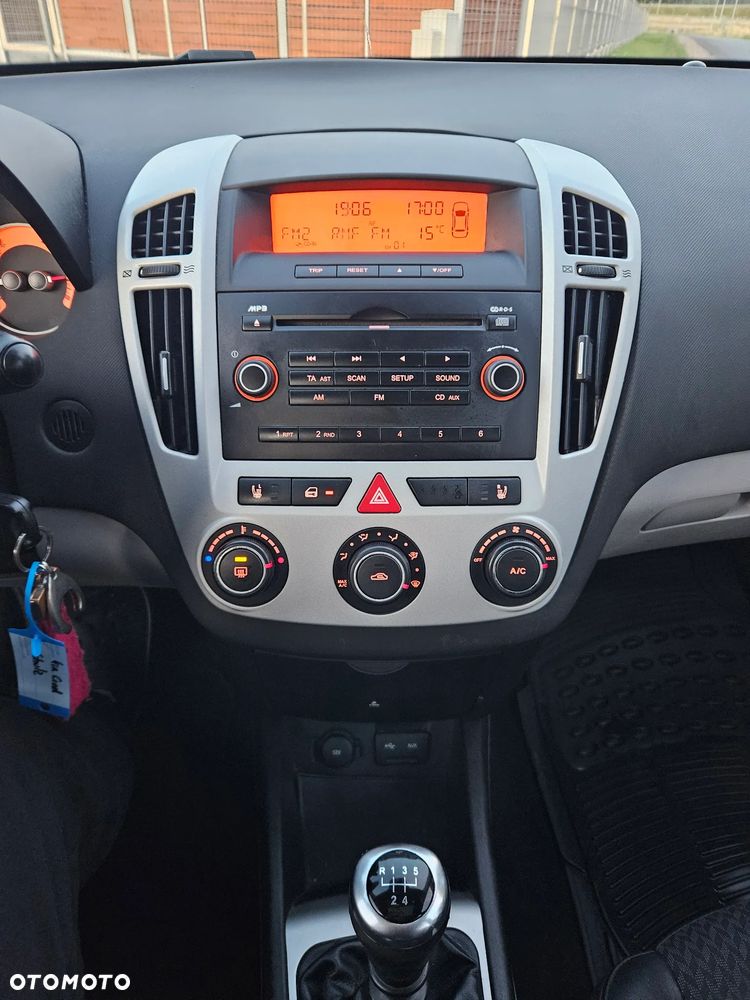 Kia Ceed - 16