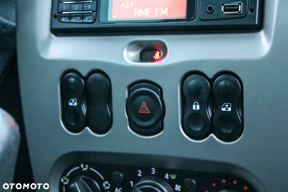 Dacia Duster 1.6 16V 105 4x2 Prestige - 29