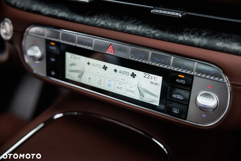 Genesis G90 3.5T V6 AT8 SWB Luxury Plus - 24