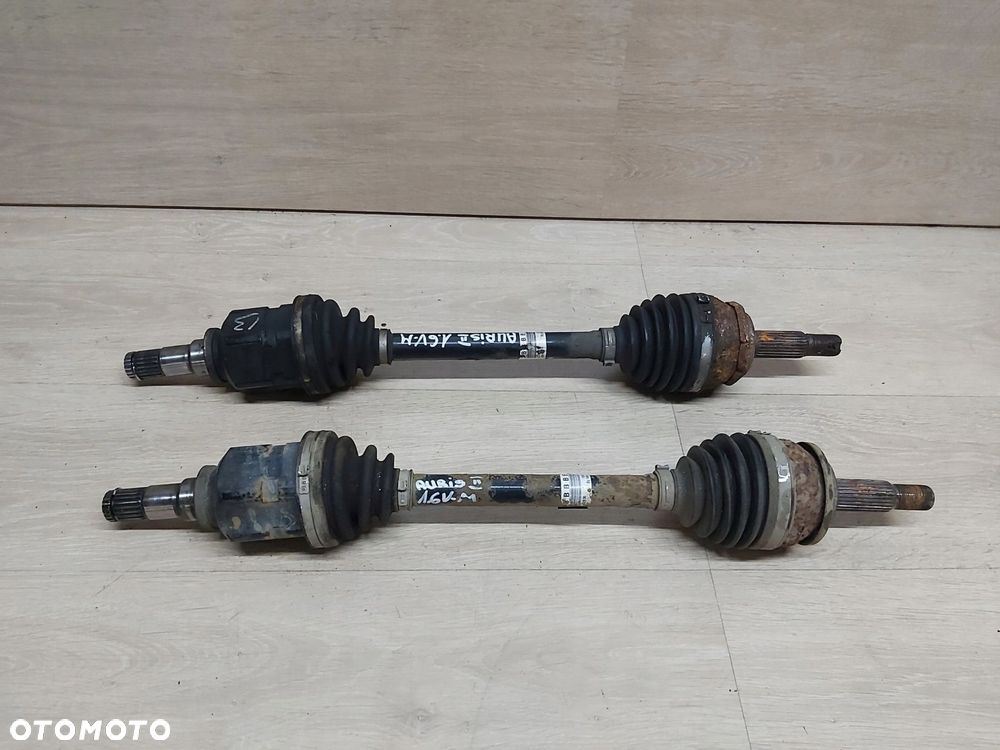 Toyota Auris II półoś lewa przegub 1,6 valvematic 43420-02B30 - 1
