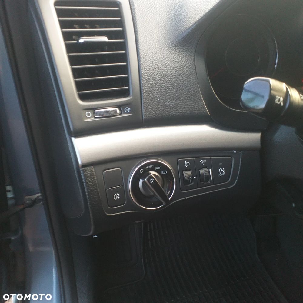 Hyundai i40 Kombi blue 1.6 Trend - 16