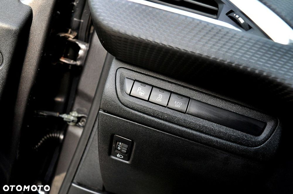 Peugeot 2008 1.2 Pure Tech GPF Allure S&S - 21