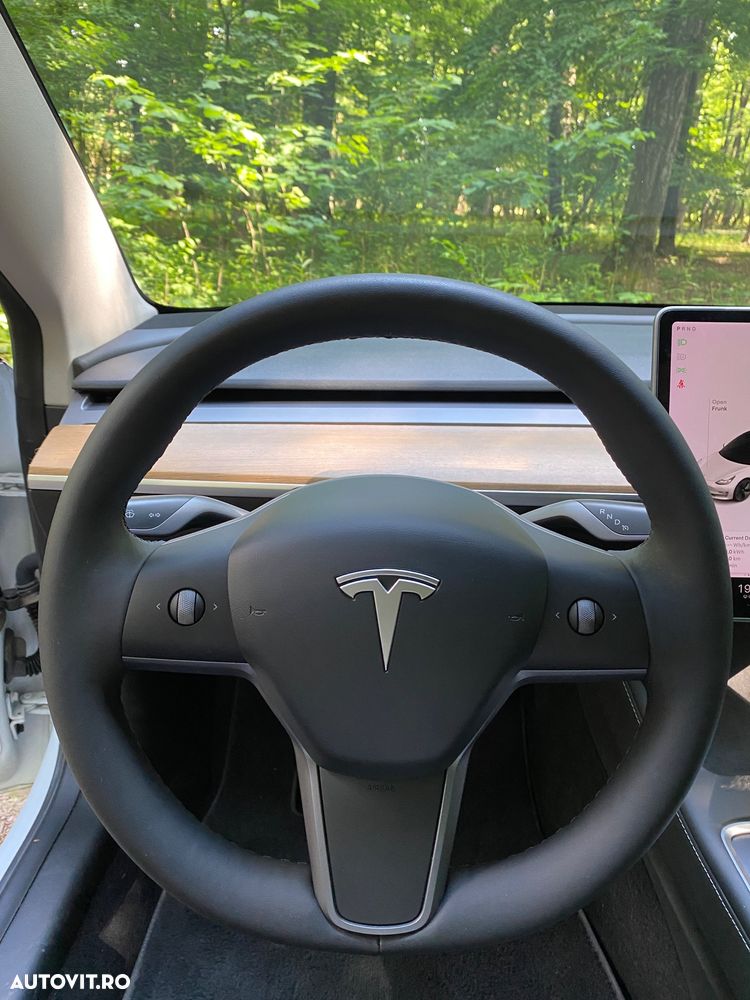 Tesla Model 3 - 32