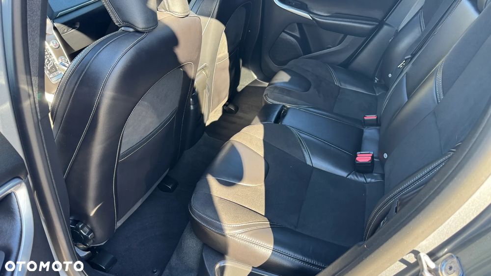 Volvo V40 D3 Geartronic RDesign - 32