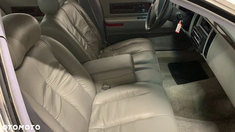 Cadillac Fleetwood 5.7 STD - 37