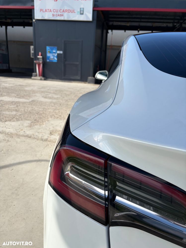 Tesla Model 3 - 10