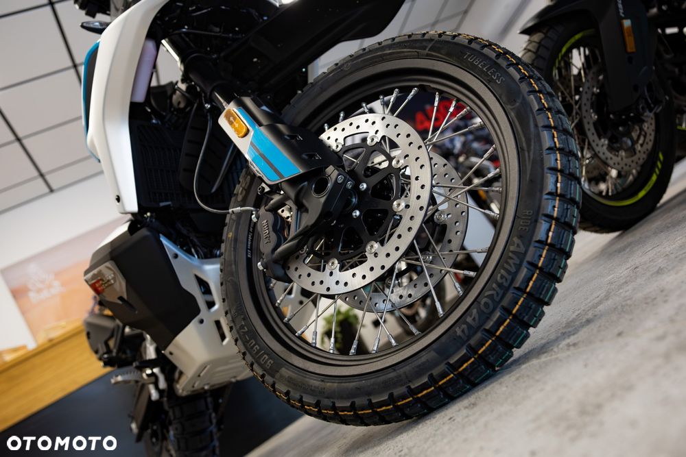 CFMoto MT-X - 9