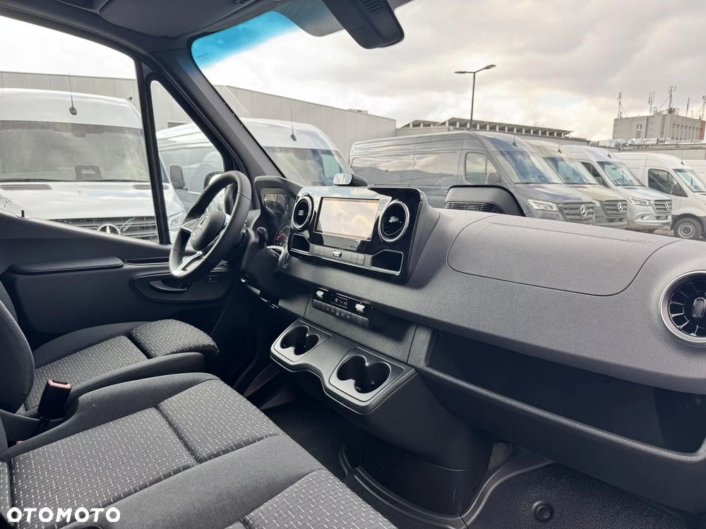 Mercedes-Benz Sprinter - 11