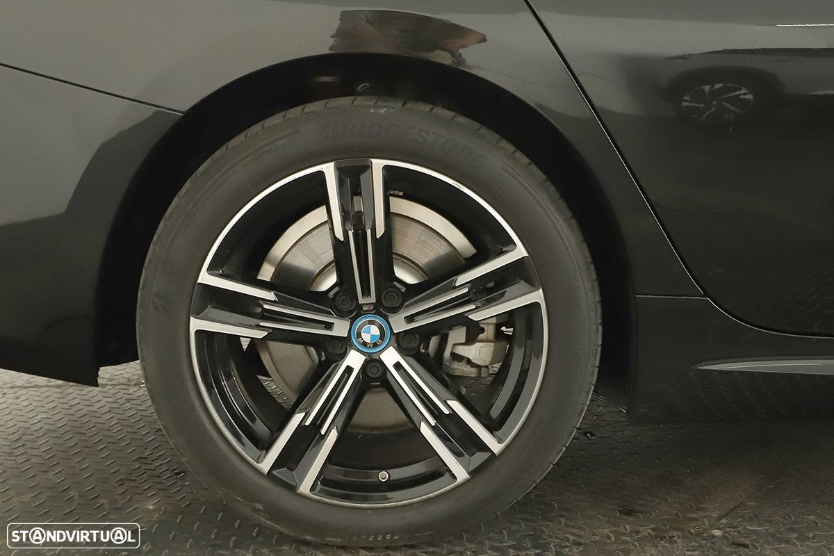 BMW 330 e Pack Desportivo M Auto - 9