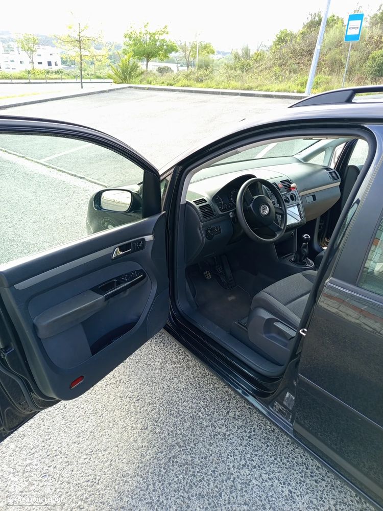 VW Touran 1.9 TDi Basis 7L - 8