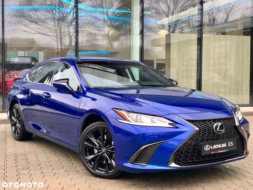 Lexus ES 300h F Sport Design - 10