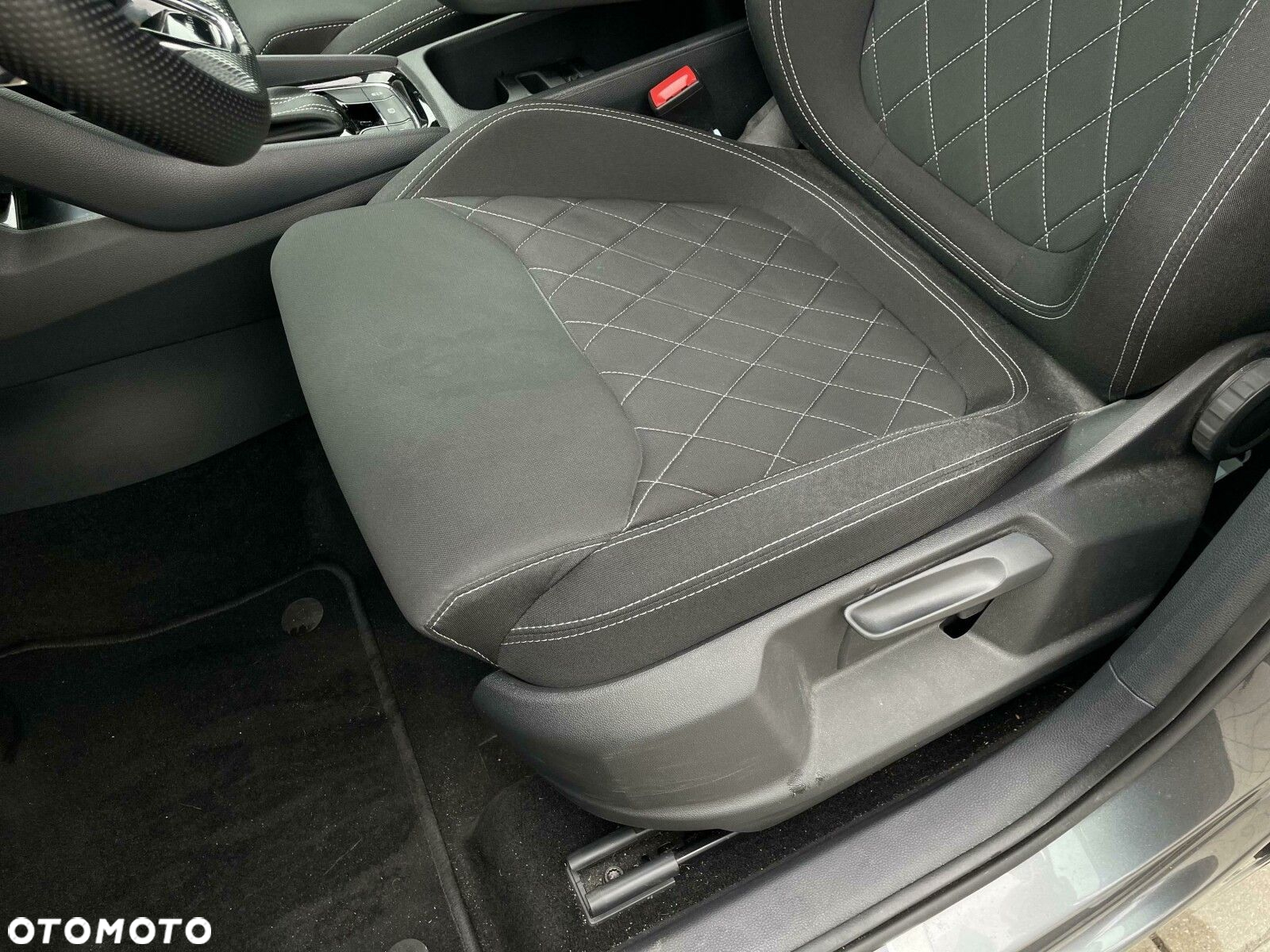 Skoda Karoq 1.5 TSI ACT 4x2 Sportline DSG - 14