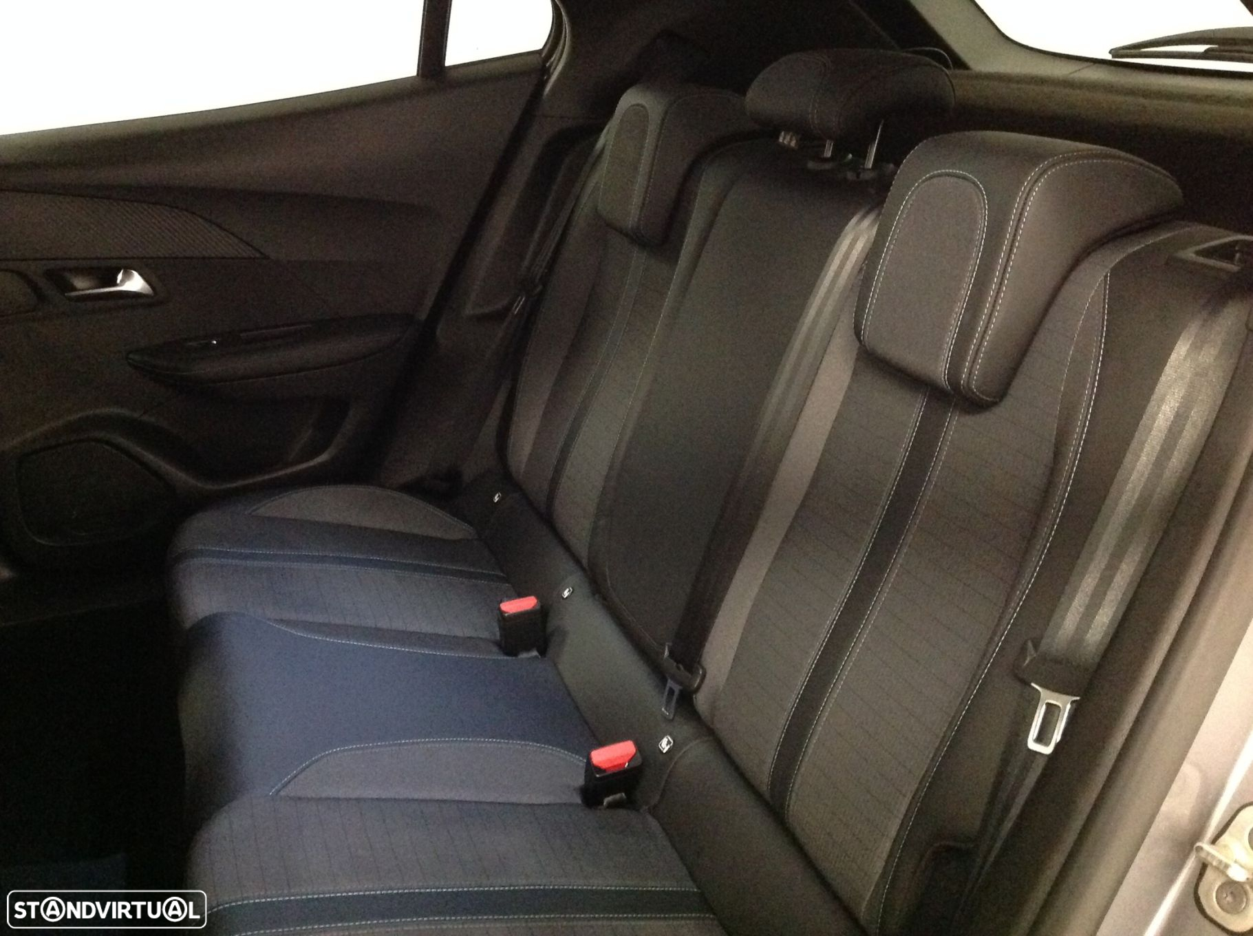 Peugeot 2008 1.2 PureTech Allure EAT8 - 30
