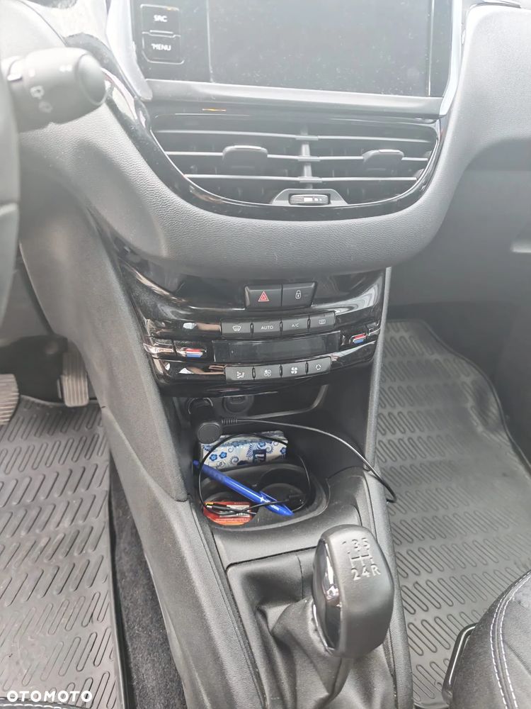 Peugeot 208 1.2 PureTech GPF Allure S&S - 5