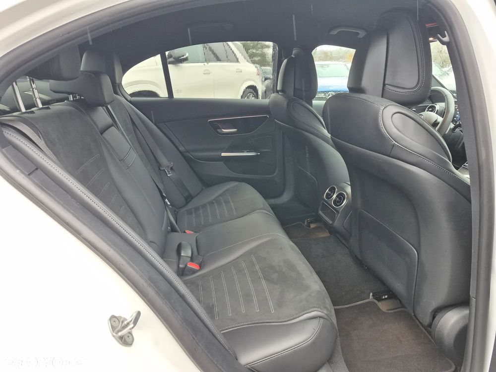 Mercedes-Benz Klasa C 180 mHEV - 27