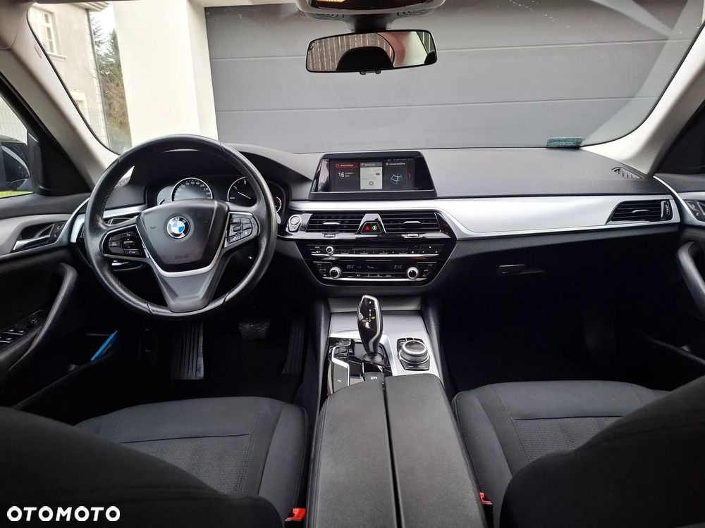 BMW Seria 5 518d - 10