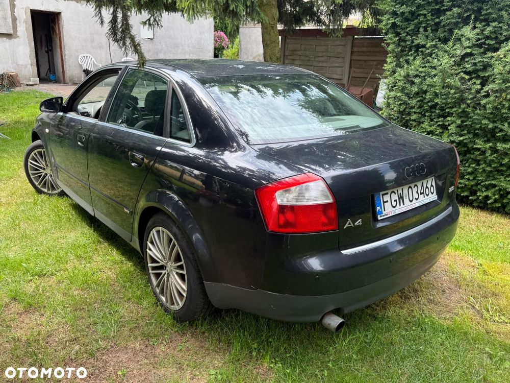 Audi A4 Limousine - 4