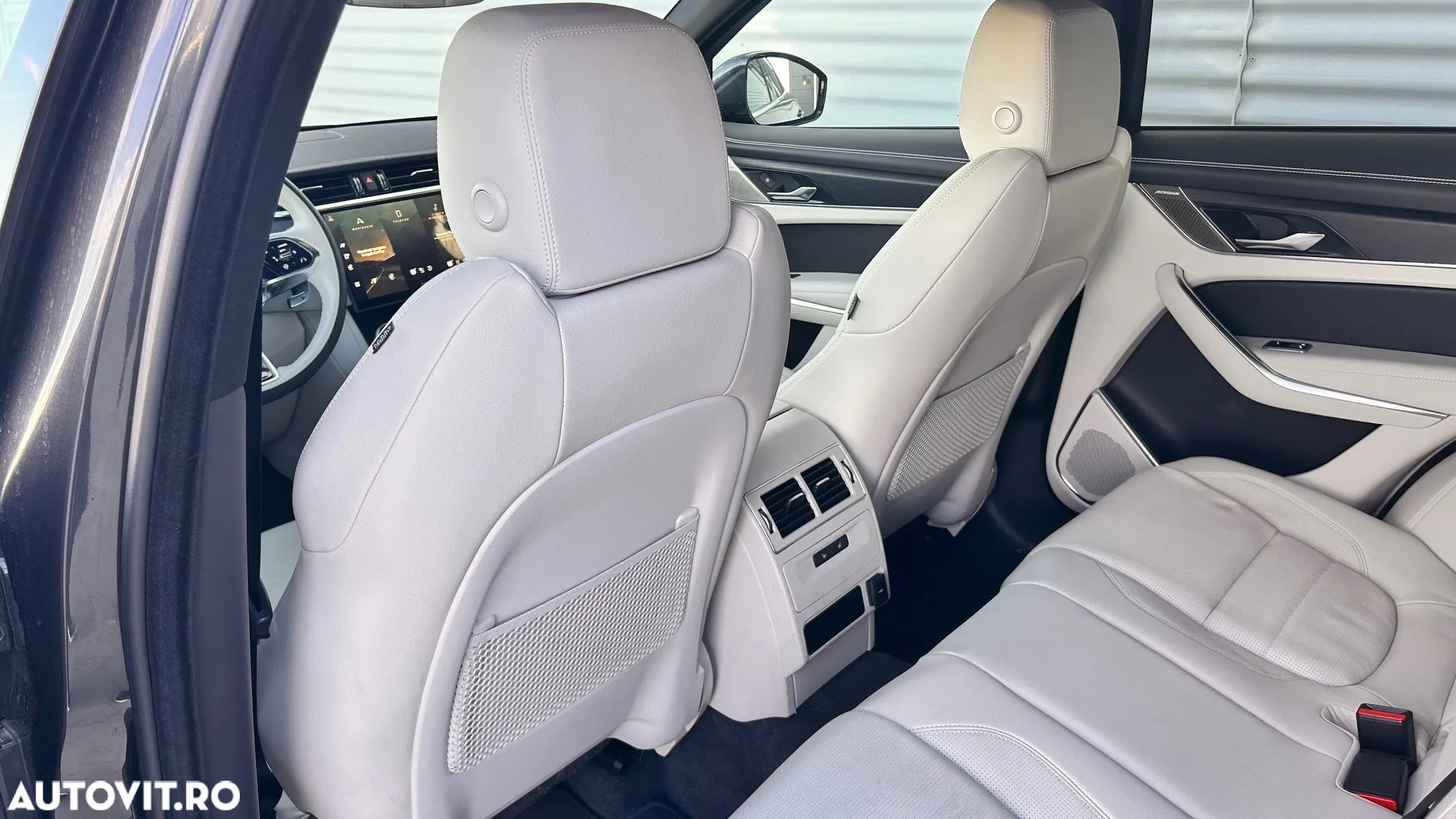 Jaguar F-Pace D200 AWD R-Dynamic SE - 10