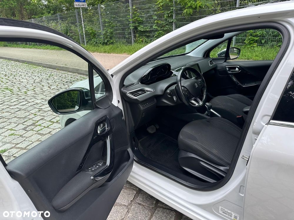 Peugeot 208 1.2 PureTech GPF Allure S&S EAT6 - 5