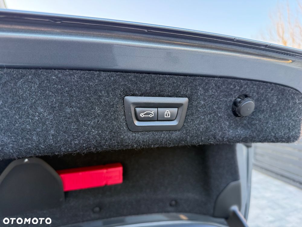 BMW Seria 5 520d M Sport - 11