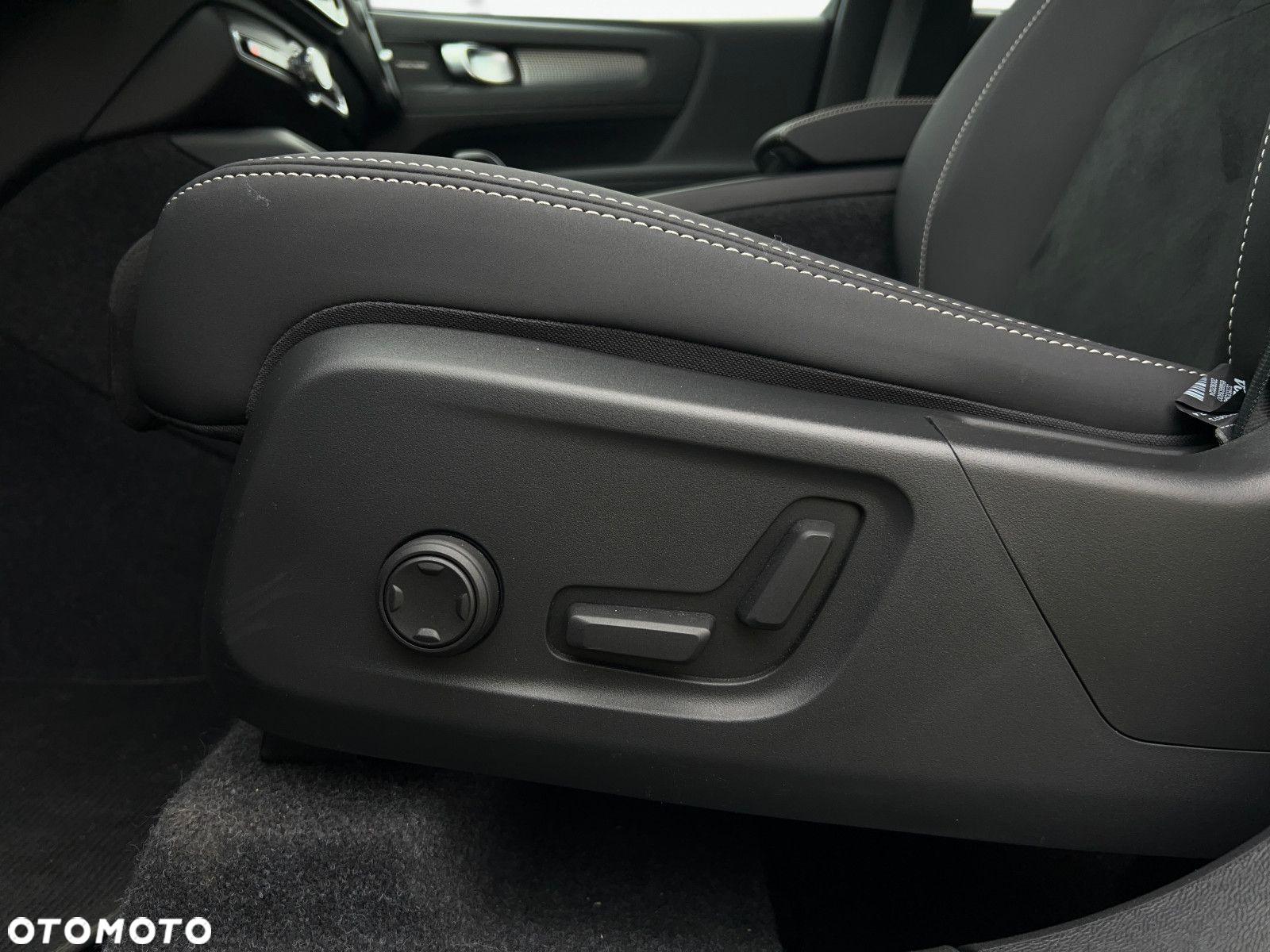 Volvo XC 40 - 25