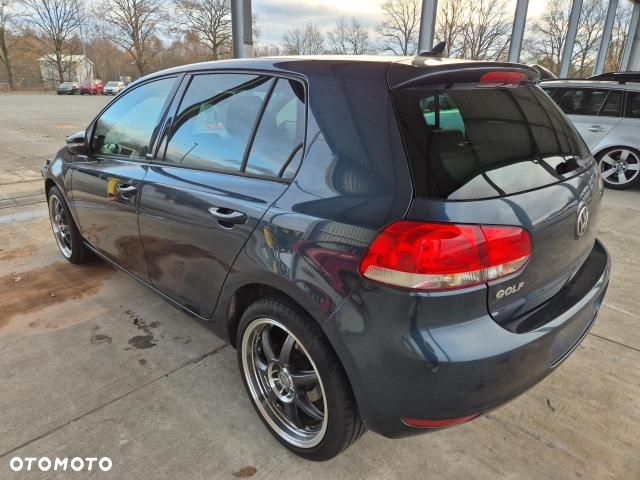 Volkswagen Golf 1.6 TDI DPF Highline - 6