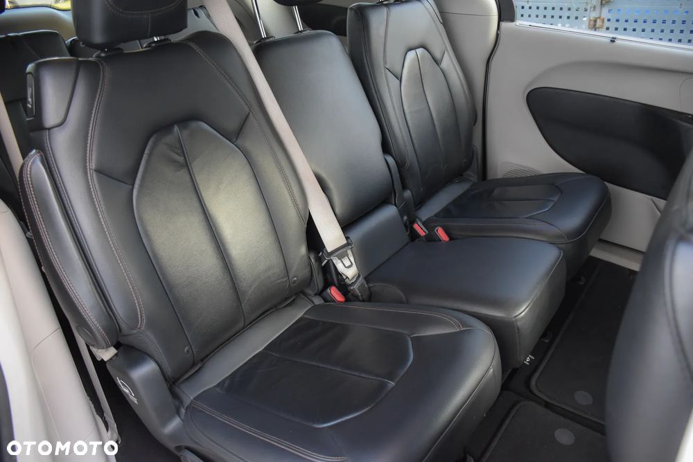 Chrysler Pacifica - 29